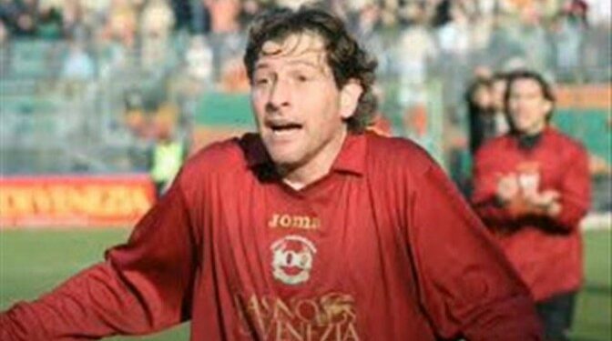 Είχε το γρηγορότερο γκολ στη Serie A και έγινε θέμα στη βουλή λόγω ενός αυτοκόλλητου που κανείς δεν έβρισκε