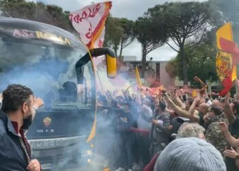 ΒΙΝΤΕΟ: Τρέλα των οπαδών της Ρόμα για το Europa League