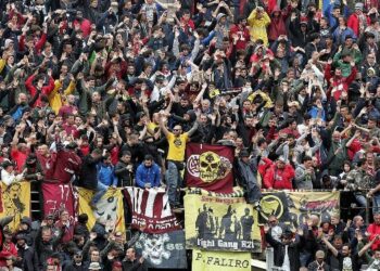 Λιβόρνο – ΑΕΚ: Η αληθινή ιστορία της αδελφοποίησης των οπαδών τους