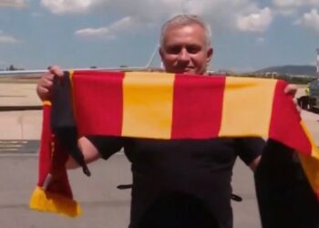 Προσγειώθηκε ο Μουρίνιο – Τρέλα στη Ρόμα για τον Πορτογάλο