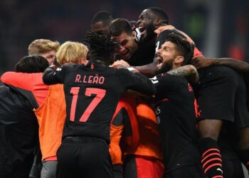 Μίλαν – Βερόνα 3-2: Πρωταθληματική ανατροπή και σαββατόβραδο στην κορυφή! (vid)