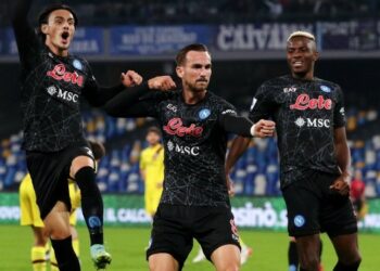 Νάπολι – Μπολόνια 3-0: Κολλημένη στην κορυφή (vid)