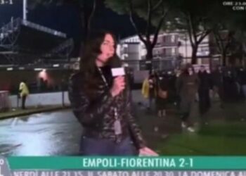 ΒΙΝΤΕΟ: Οπαδός της Φιορεντίνα παρενόχλησε σεξουαλικά δημοσιογράφο