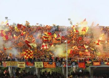 ΦΩΤΟ: Πανό για τον 19χρονο Αλκη και τα μαχαίρια από τους ultras της Λέτσε
