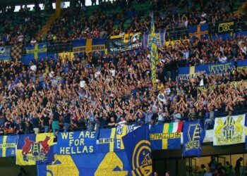 ΦΩΤΟ: Χαμός με το πανό των ultras της Βερόνα για τη Νάπολι