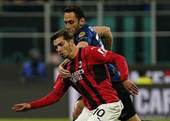 «Αυτό είναι Calciopoli No2» – Οργή των οπαδών της Μίλαν για διαιτησία και Ιντερ