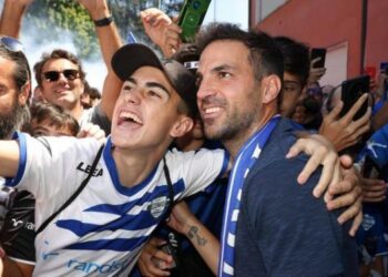 Παίρνει μετοχές της Κόμο ο Φάμπρεγας και θα παίξει και μπάλα