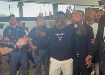 Ρόμα: Προσγειώθηκε και υπογράφει ο Βαϊνάλντουμ (vid)