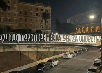 Πανό κατά Τζανιόλο μπροστά στο Κολοσσαίο – Βράζουν οι οπαδοί της Ρόμα
