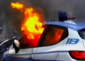 Νάπολι – Άιντραχτ: Χαμός στο κέντρο της πόλης με οπαδούς και αστυνομία (vid)