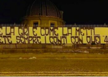 Ultras Νάπολι κατά Ντε Λαουρέντις – Πανό για «παρίες» και ναρκωτικά (pic)