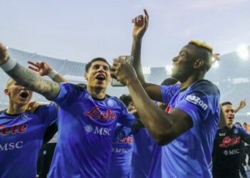 Τρέλα στη φιέστα της Νάπολι – Ερχεται το δώρο του Ντε Λαουρέντις