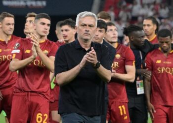 Ρόμα: Η ομιλία Μουρίνιο στους παίκτες και η απόσταση με Φρέντκιν