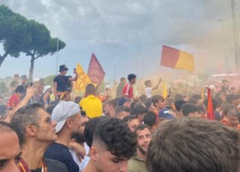 Τρέλα για Λουκάκου στη Ρόμα: Αποθεωτική υποδοχή από 5000 οπαδούς (vid)