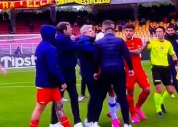 Λέτσε: Κουτουλιά του προπονητή σε παίκτη της Βερόνα – Ερχεται απόλυση