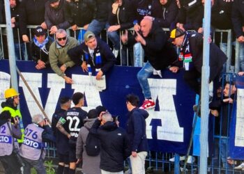 Ultras Νάπολι κατά παικτών: «Δείξτε τα αν τα έχετε και φύγετε από ‘δω»