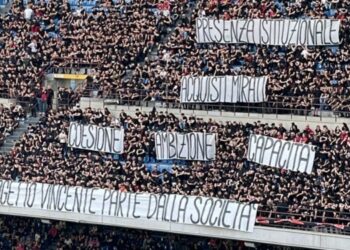 Μίλαν: Τα πανό των ultras για τη διοίκηση στο ματς με Τζένοα