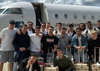 Κόμο: Ομαδικώς στην Ιμπιζα με εντολή Φάμπρεγας μετά την άνοδο στη Serie A