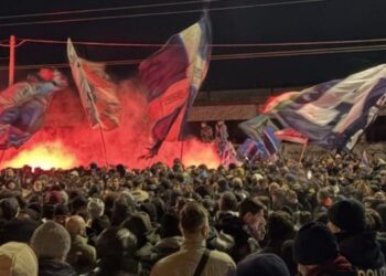 Τρέλα για Νάπολι: Πάνω από 5.000 στην υποδοχή – Πήρε μεγάφωνο ο Κόντε