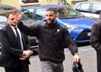 Μίλαν: Προσγειώθηκε και υπογράφει ο Γουόκερ – Τα ποσά (vid)