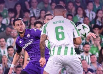 Μπέτις – Φιορεντίνα 2-1: Ζωντανή και κυνηγάει ανατροπή